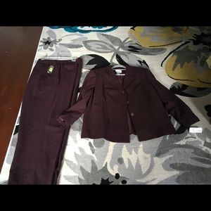 Woman’s Pant suit NWT